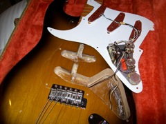 Fender Stratocaster - Rare Features of Early Reissues — V000939 route1 0