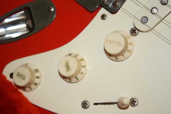 1982 Fender '57 Reissue Stratocaster. $3750 — 043 3