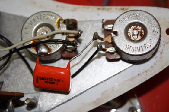 1982 Fender '57 Reissue Stratocaster. $3750 — 062 0