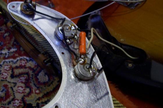 1988 Fender '62 Reissue Precision Bass. V033059 - Sold — 100 0273