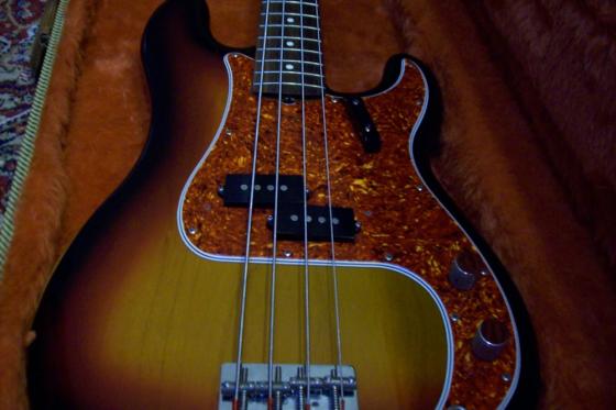 1988 Fender '62 Reissue Precision Bass. V033059 - Sold — 100 0279