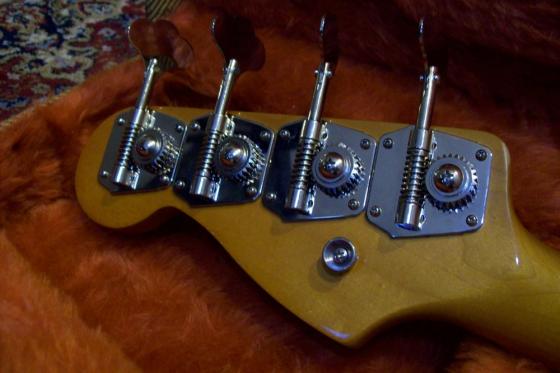 1988 Fender '62 Reissue Precision Bass. V033059 - Sold — 100 0283