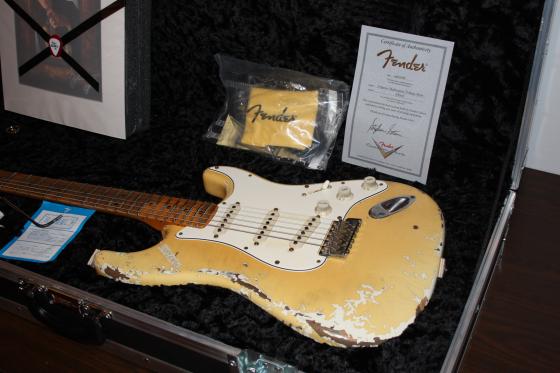 Fender Custom Shop Yngwie Malmsteen Play Loud Stratocaster - $8250. SOLD. — 257