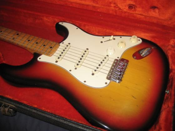 fender 3 color sunburst stratocaster white pickguard