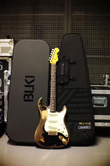 Fender John Mayer Limited Edition Black1 Custom Shop Masterbuilt Stratocaster — tumblr kz3et62Gte1qaqkvpo1 500